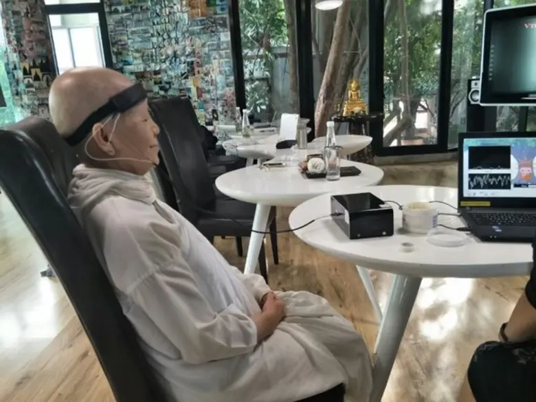 คณะเทคนิคการแพทย์ ม.มหิดล ริเริ่มใช้เครื่องวิเคราะห์คลื่นสัญญาณไฟฟ้าสมอง (EEG) ดูพัฒนาการฝึกสติ และสมาธิ ส่งเสริมสุขภาวะทางใจ