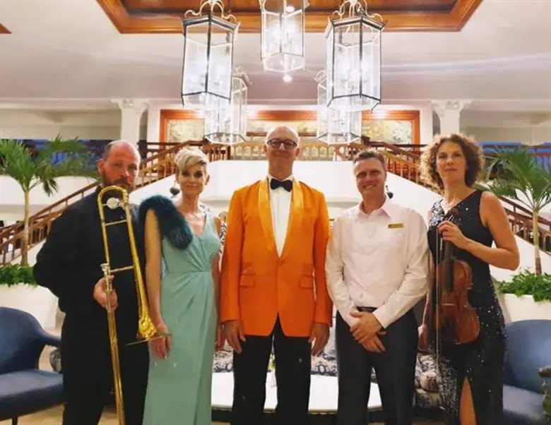 อีกหนึ่งค่ำคืนแห่งเสียงดนตรีอันโรแมนติกเค...