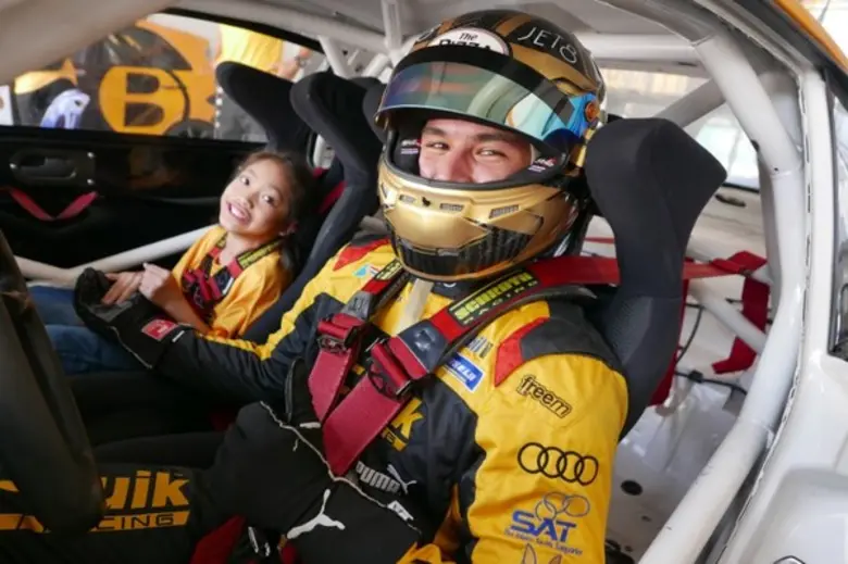 แซนดี้ จัดกิจกรรมการกุศลเปิดประสบการณ์ทดลองนั่งในรถแข่งแก่เด็กผู้พิการ