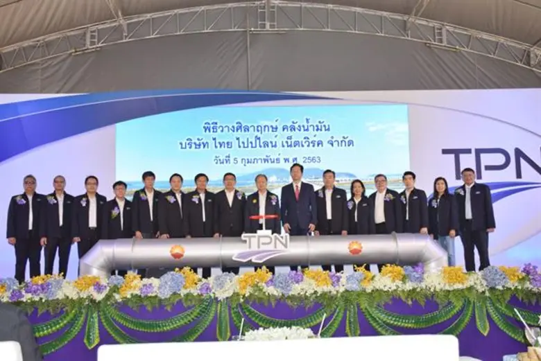 คุณสนธิรัตน์ สนธิจิรวงศ์ (กลาง) รัฐมนตรีว...