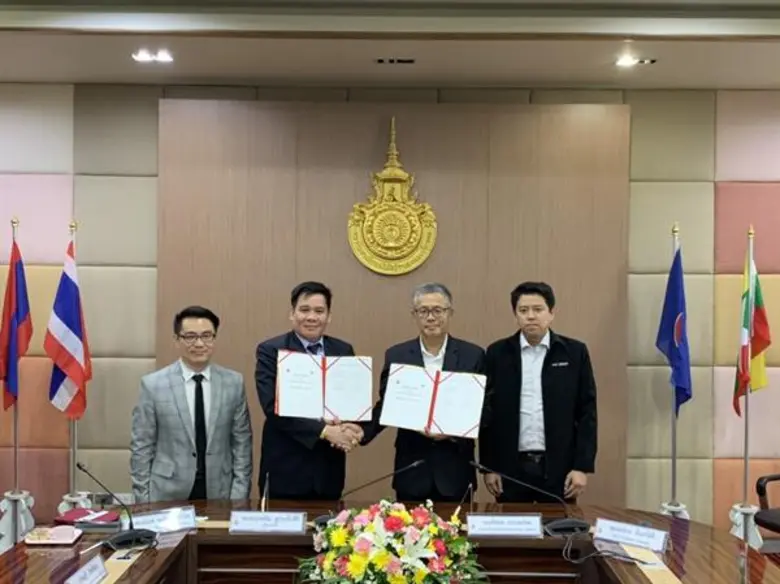 นายชัชพล ประสพโชค (กลางขวา) ประธานเจ้าหน้...