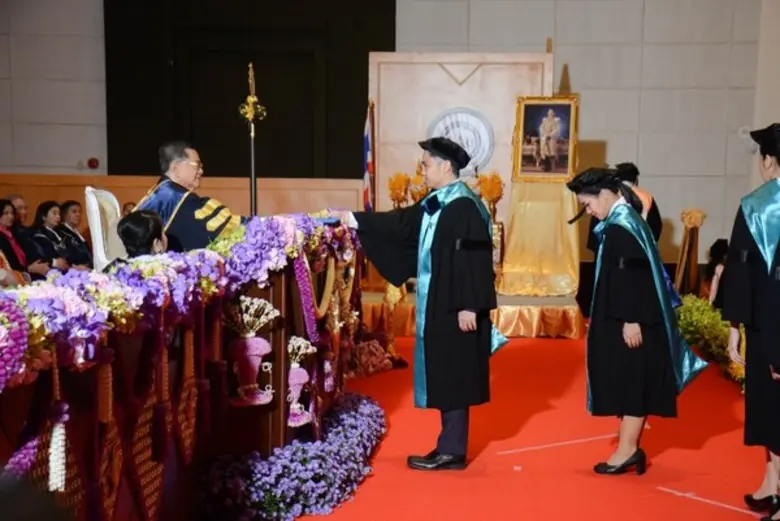 พลเอก นายแพทย์สิงหา เสาวภาพ นายกสภามหาวิท...