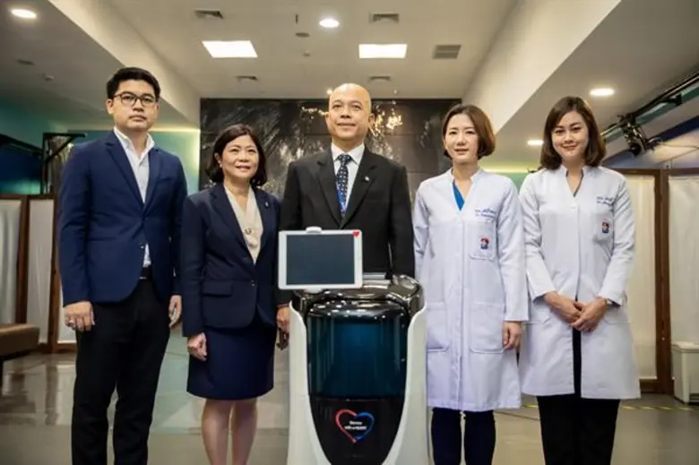 นพ. นิวัติ อินทรวิเชียร รองผู้อำนวยการ รพ...