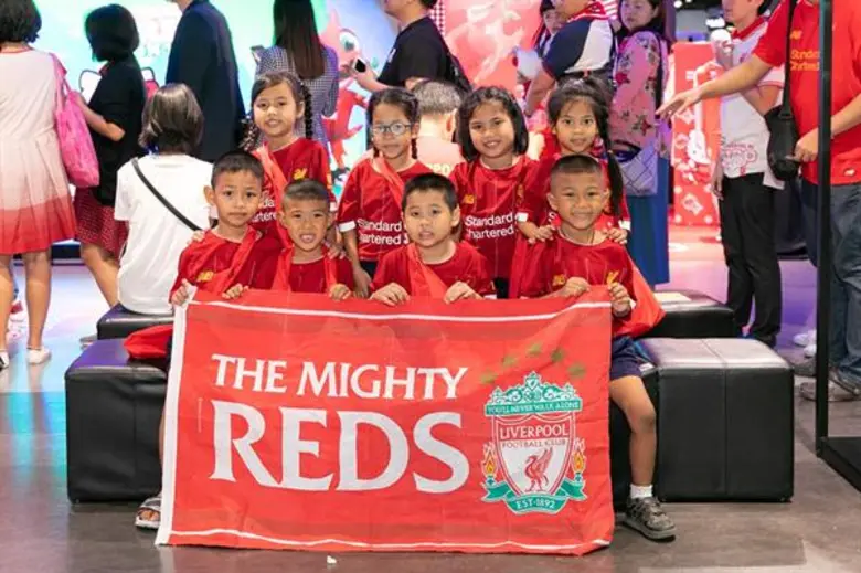 “นิหน่า”-“แบงค์”ร่วมงาน“ซูเปอร์สปอร์ต” เปิดตัวคอลเลคชั่นพิเศษ “Hello Kitty x LFC”