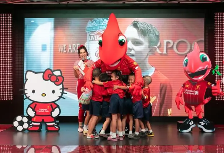 “นิหน่า”-“แบงค์”ร่วมงาน“ซูเปอร์สปอร์ต” เปิดตัวคอลเลคชั่นพิเศษ “Hello Kitty x LFC”