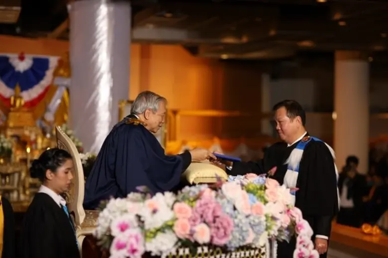 ประกาศเกียรติคุณ ดร.อัญชลิน พรรณนิภา ดุษฎีบัณฑิตกิตติมศักดิ์ มหาวิทยาลัยศรีปทุม ประจำปีการศึกษา 2560