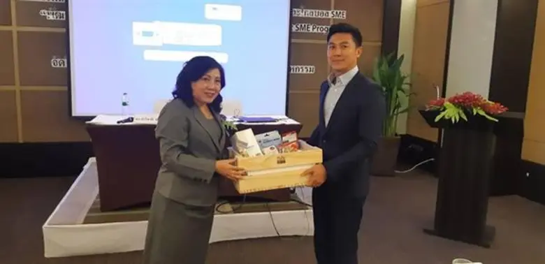 ผู้ช่วยศาสตราจารย์ ดร.ปาริชาติ คุณปลื้ม รองคณบดีคณะบริหารธุรกิจ ม.ศรีปทุม ชลบุรี ร่วมเป็นวิทยากร ในงานฝึกอบรมเชิงปฏิบัติการโครงการพัฒนาผู้ประกอบการสู่การเป็นสมาร์ท SME และโกลบอล SME