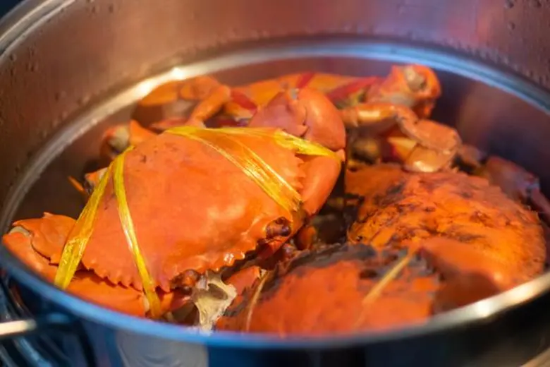 เพลิดเพลินกับบุฟเฟ่ต์นานาชาติมื้อค่ำ ครบครันด้วยซีฟู้ดสดใหม่ ณ ห้องอาหาร 100? อีสต์ โรงแรม อนันตรา สาทร กรุงเทพ