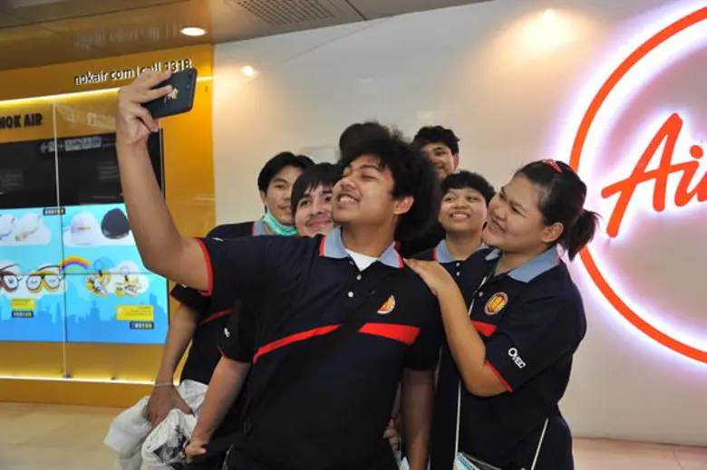 นักศึกษาอาชีวะอู่ฮั่น ปลอดภัยเดินทางกลับบ้านสุราษฎร์ธานีวันนี้