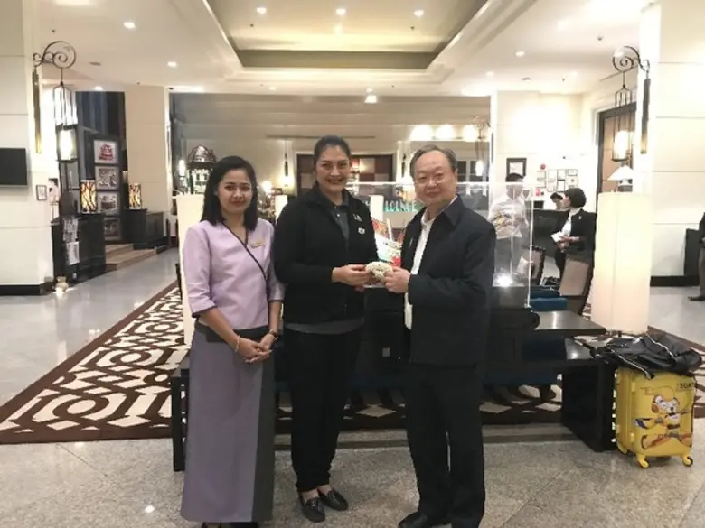 นางสาวกรรัชนันท์ เรือนเพ็ชร์ (กลาง) ผู้จั...