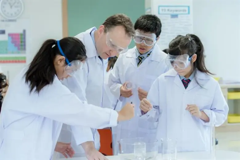 - ติวเข้มนักเรียนตั้งแต่ Year 5-9 ด้วยหลั...