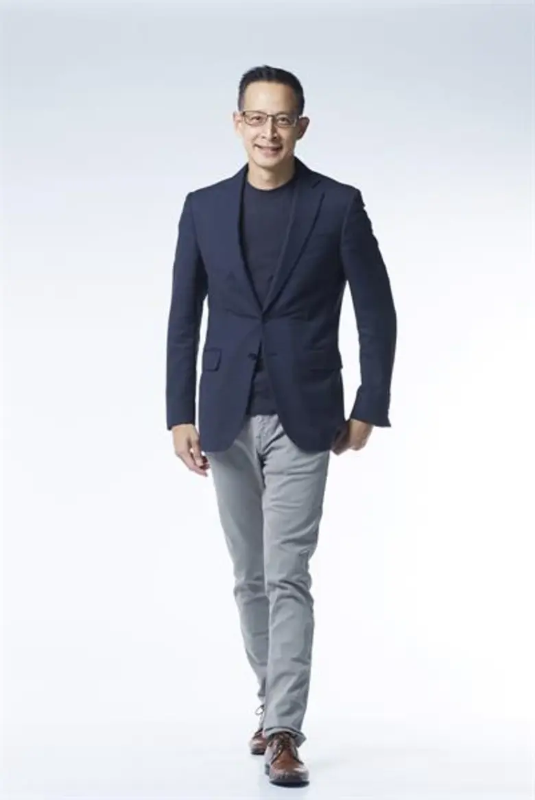 นายสาระ ล่ำซำ กรรมการผู้จัดการและประธานเจ...