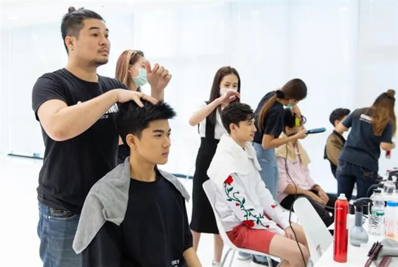 เข้มข้นขึ้นทุกที สำหรับการประชันรันเวย์ ไ...