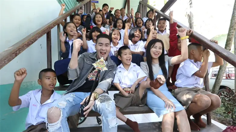 ทีวีไกด์: รายการ "ไทยทึ่ง" “แชมป์” พาทึ่ง “น้องยูโร” จิตรกรน้อยใช้เท้าวาดรูป จ.นครราชสีมา