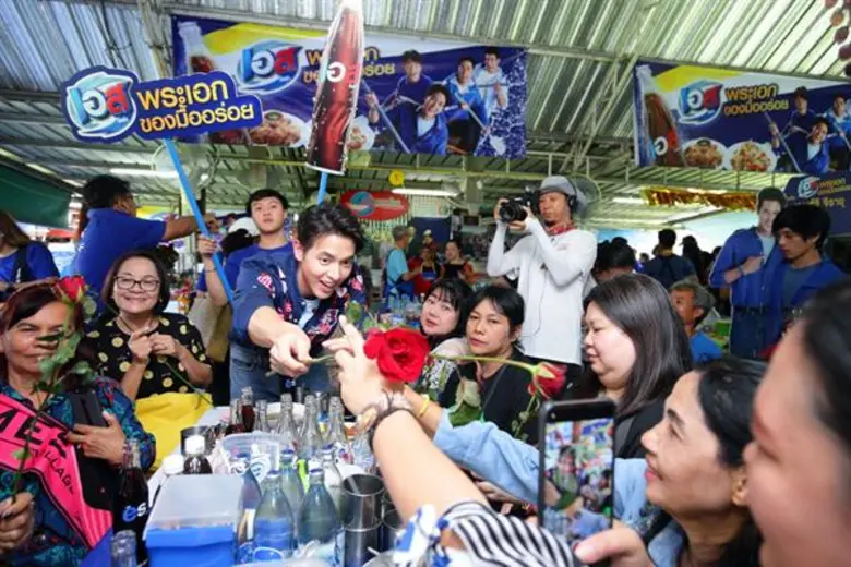 “เอสโคล่า” ระเบิดแคมเปญ “เอสโคล่า พระเอกของมื้ออร่อย” คว้า “เจมส์ จิ” เสริมทัพ 3 สหายพรีเซ็นเตอร์สุดเกรียน “บอย-เกรท-อาเล็ก” เปิดตัวครั้งแรก! ตะลุยแจกความซ่า ตลาดดอนหวาย