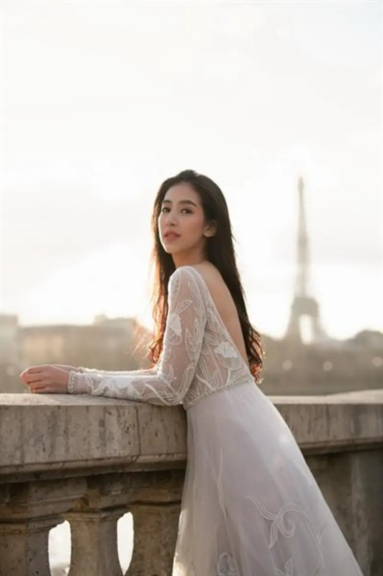 มิ้นต์ - ชาลิดา วิจิตรวงศ์ทอง ถ่ายแบบให้กับแบรน์ ลาสเทล (L'Astelle) ในชุดเจ้าสาว ที่ปารีส