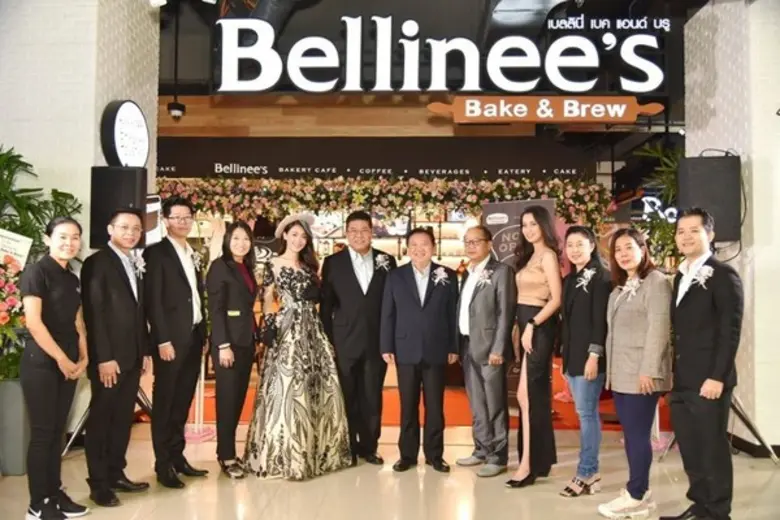 นายชรัส ลิขิตคุณวงศ์ (ที่ 7 จากซ้าย) ที่ป...