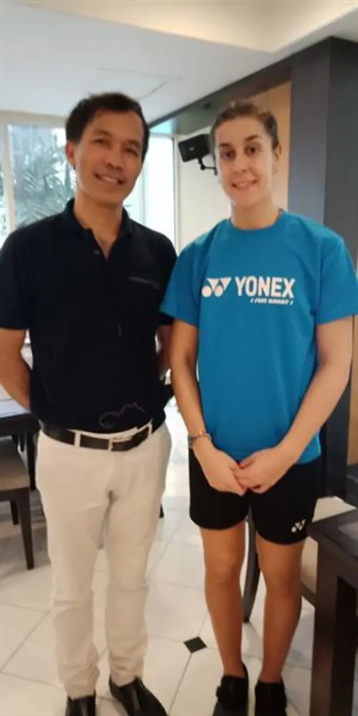 รอชิดี หีมเบ็นหมาน (ซ้าย) ผู้จัดการทั่วไป โรงแรมแคน...