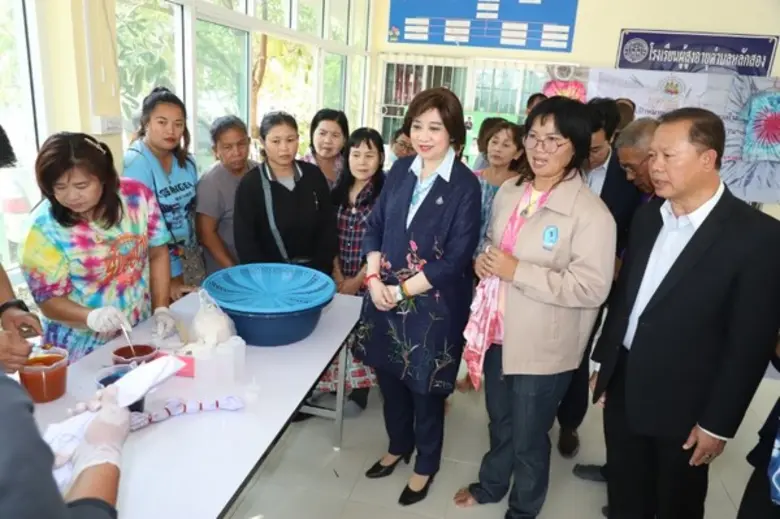 ก.แรงงาน นำทัพ ฝึกอาชีพ กลุ่มแรงงานอิสระบ้านแพ้ว