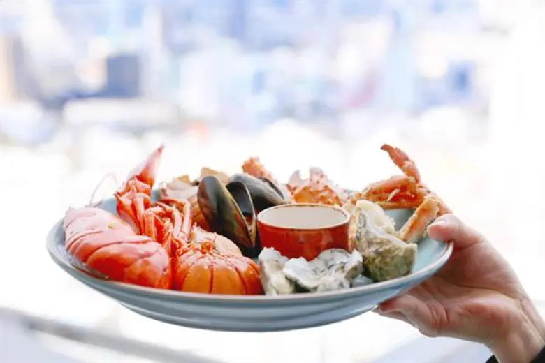 ฟินไปกับบุฟเฟ่ต์แชมเปญบรั้นช์แบบพรีเมียม ณ ห้องอาหารอูโนมาส