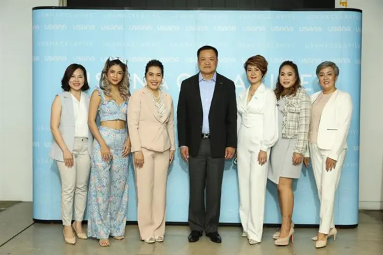 นายอนุทิน ชาญวีรกูล รองนายกรัฐมนตรี และรั...