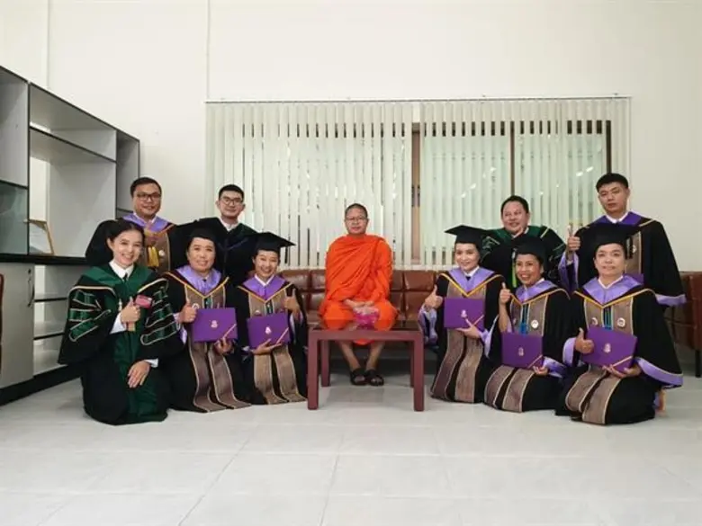 พระเมธีวชิโรดม ฉายา วชิรเมธีมีนามเดิมว่าว...