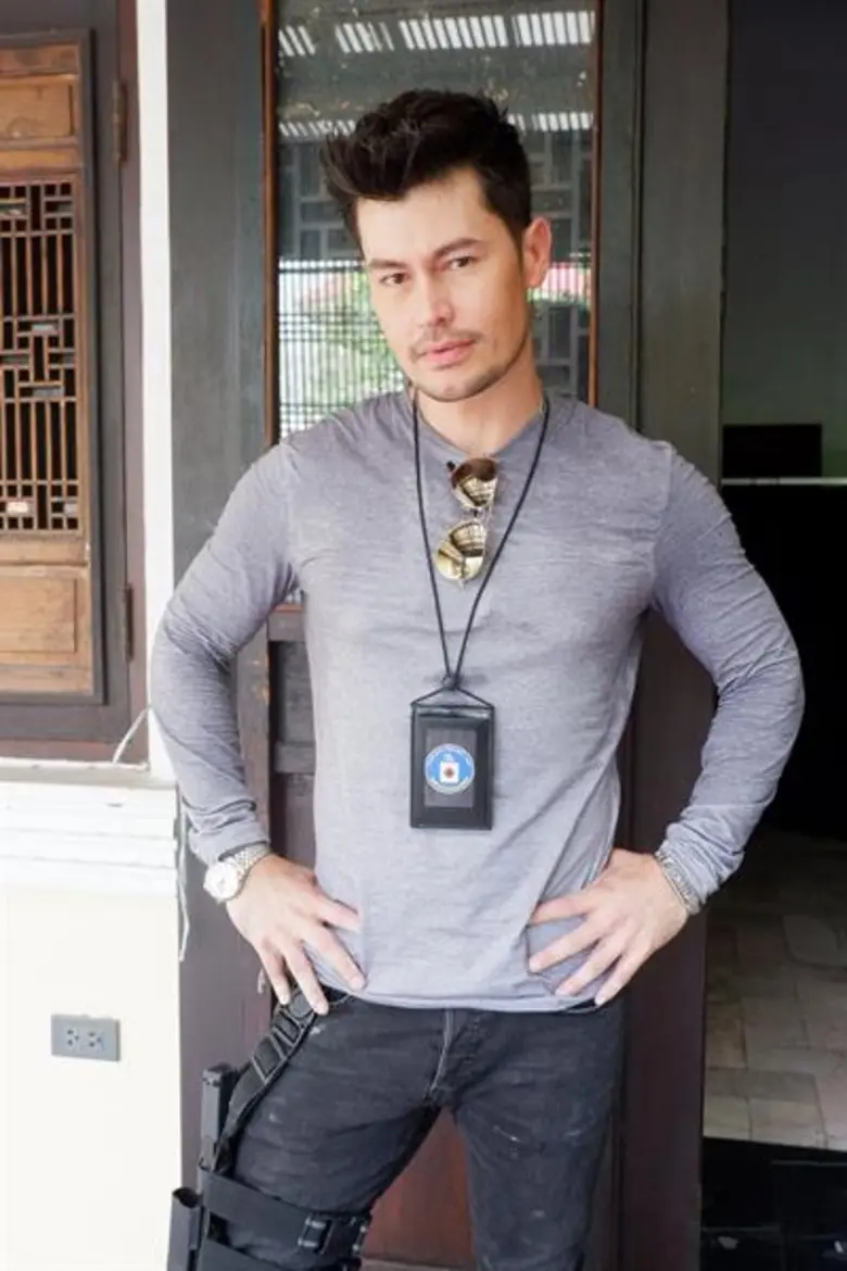 สวมมาดตำรวจสังกัดหน่วยพิเศษปราบปรามผู้ก่อ...