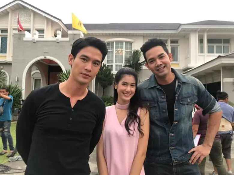 อ๊ะ อ๊ะ! เห็นพาดหัวข่าวแล้ว แฟนละครไม่ต้องตกใจ ว่าพ...