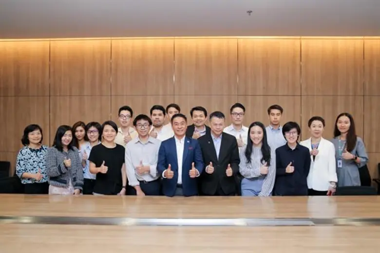 คุณสุขสันต์ ยศะสินธุ์ (ที่ 4 จากซ้าย) ประ...