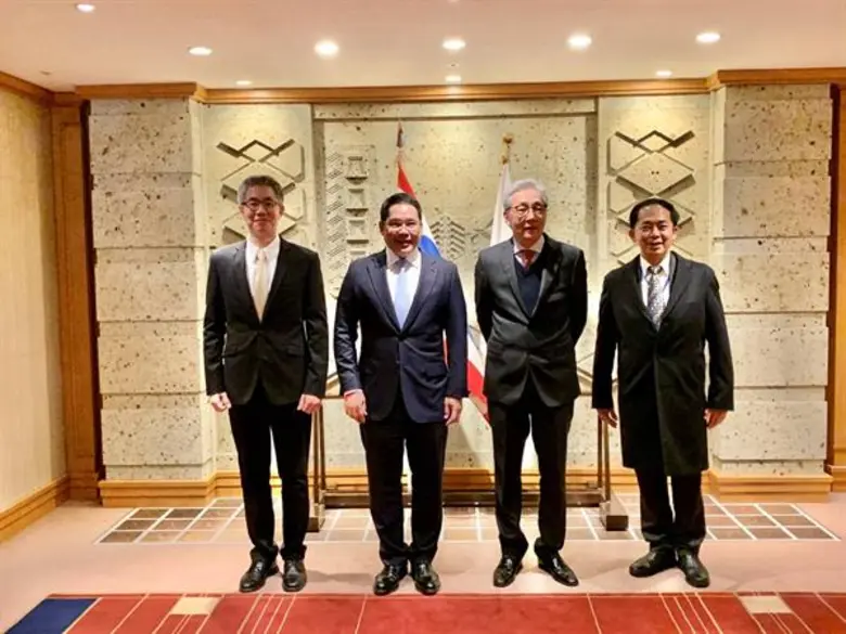 รองนายกฯ สมคิด พร้อมด้วย รัฐมนตรีอุตตม นำ...