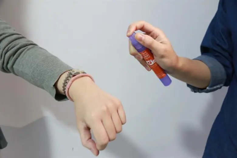 สจล. ผลิตสเปรย์และเจลแอลกอฮอล์พกพา แจกจ่ายแก่นักศึกษาและชุมชน เพื่อป้องกันไวรัสโควิด-19