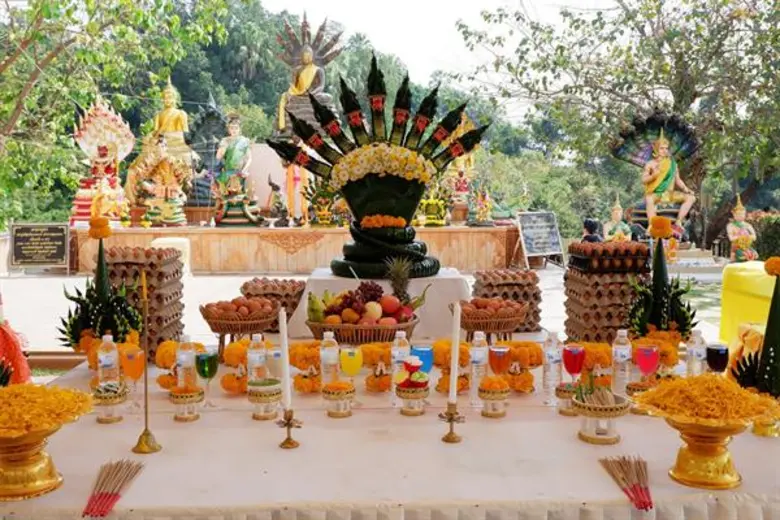 เหล่าทีมนักแสดงนำและผู้กำกับ ภ.พี่นาค 2 ถ...