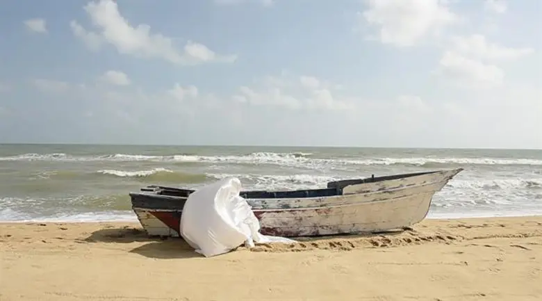 นิทรรศการ Phantoms and Aliens | The Invisible Other (Chapter 1) ลอรีดานา ปาซซินี ปาราซซินี ภัณฑารักษ์ชื่อดัง สร้างสรรค์ผลงานโดยอำพรรณี สะเตาะ ศิลปินหญิงชาวไทย 28 กุมภาพันธ์ - 28 มีนาคม 2563 ที่กรุงเทพมหานคร