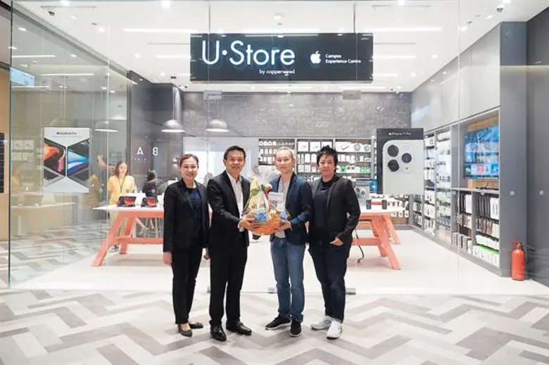 คุณปรเมศร์ เหรียญเจริญสุข (ที่ 2 ขวา) ประ...