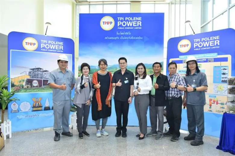 นายวรวิทย์ เลิศบุษศราคาม (กลางซ้าย) รองผู...