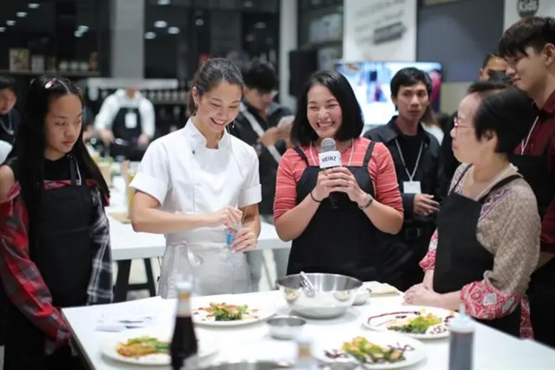 คราฟท์ ไฮนซ์ เติมรสชาติให้วงการอาหารเมืองไทย จัดเวิร์คชอปศิลปะแห่งการทำอาหารแบบเอ็กซ์คลูซีฟ เปลี่ยนเมนูประจำวันเป็นงานศิลปะด้วยซอสหอยนางรมไฮนซ์