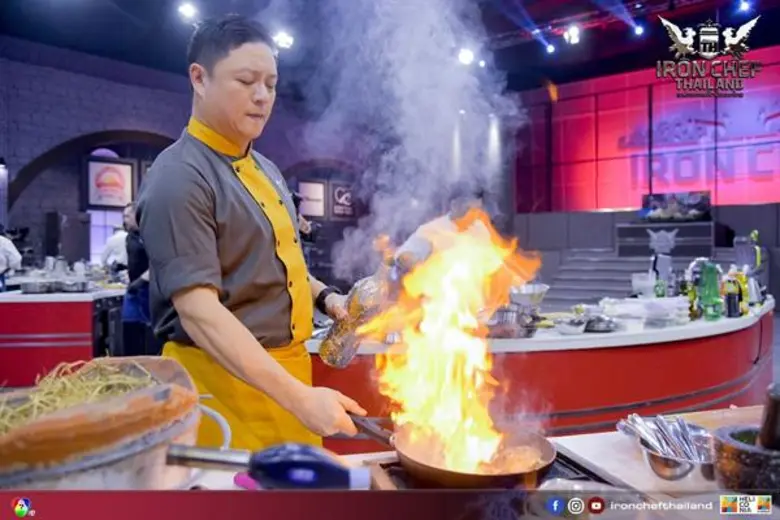 “เชฟพฤกษ์” เต็มสูบปะมือ “เชฟจูเลี่ยน เลอ เบรตัน” ขอไว้ลาย..ศึกแห่งศักดิ์ศรี “เชฟกระทะเหล็ก”