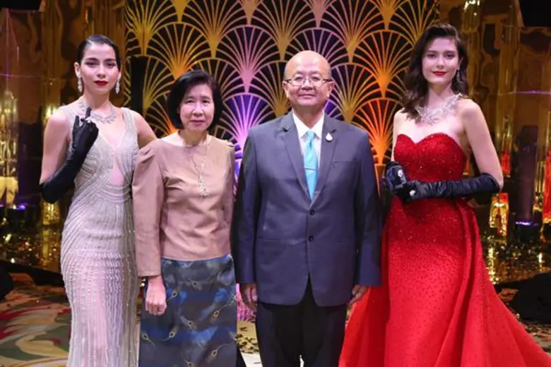 “มารีญา” นำทีมนางแบบ อวดโฉมกับชุดเครื่องประดับสุดหรูในกิจกรรมงานเลี้ยงสังสรรค์นักธุรกิจอัญมณีนานาชาติ