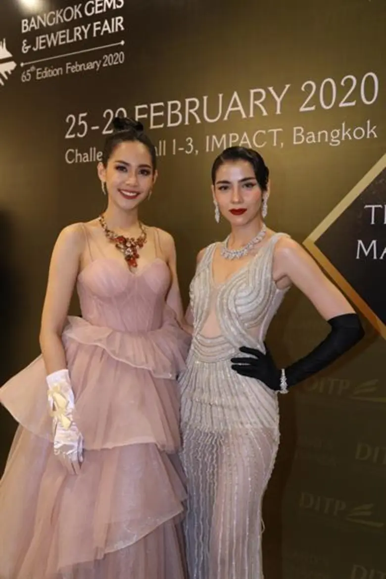 “มารีญา” นำทีมนางแบบ อวดโฉมกับชุดเครื่องประดับสุดหรูในกิจกรรมงานเลี้ยงสังสรรค์นักธุรกิจอัญมณีนานาชาติ