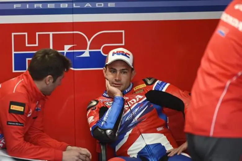 นักบิดจอมเก๋าชาวอังกฤษ ลีออน ฮาสลัม จากที...