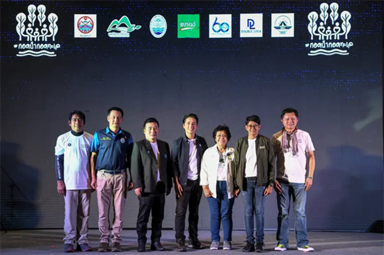 อเล็กซ์ เรนเดลล์ ในฐานะผู้ก่อตั้งศูนย์สิ่...