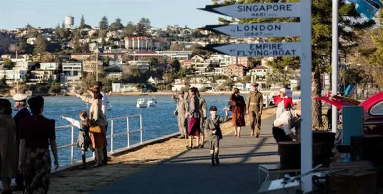 แควนตัสเปิดตัววิดีโอความปลอดภัยชุดใหม่ ย้อนยุคนวัตกรรมตลอดหนึ่งศตวรรษที่ผ่านมา เริ่มฉายในห้องโดยสาร 1 มีนาคมเป็นต้นไป