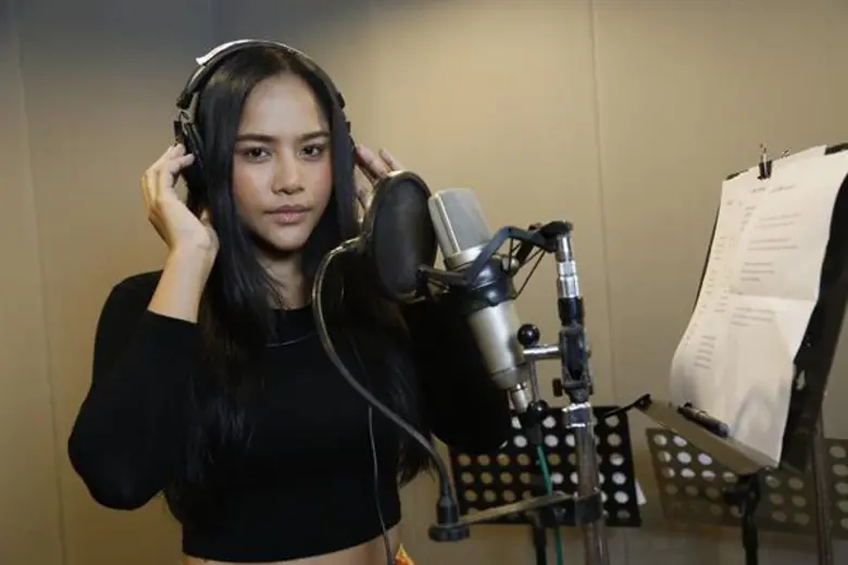 เรียกได้ว่าเป็น นักร้องสาวสวย เจ้าแม่พลัง...