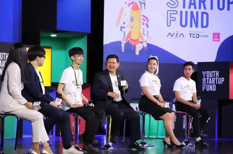 เด็กศรีปทุม ชลบุรีเจ๋งเป็นตัวแทนของมหาวิทยาลัยจากทั่วประเทศจัดแสดงผลงานในนามกลุ่มยุวชนสร้างชาติ