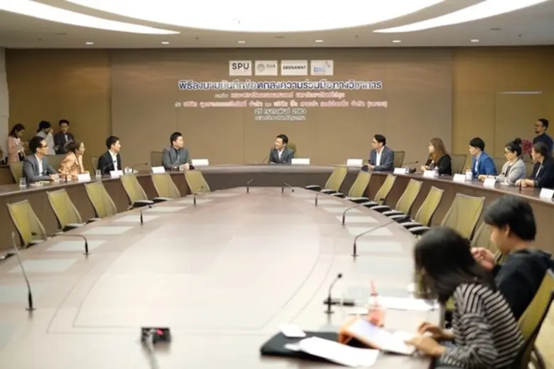 สถาปัตย์ ม.ศรีปทุม จับมือ Big Camera และ DEESAWAT ร่วมมือ MOU สร้างนักศึกษามือโปร รองรับตลาดอุตสาหกรรมสร้างสรรค์และสร้างนวัตกรรมเชิงผลิตภัณฑ์