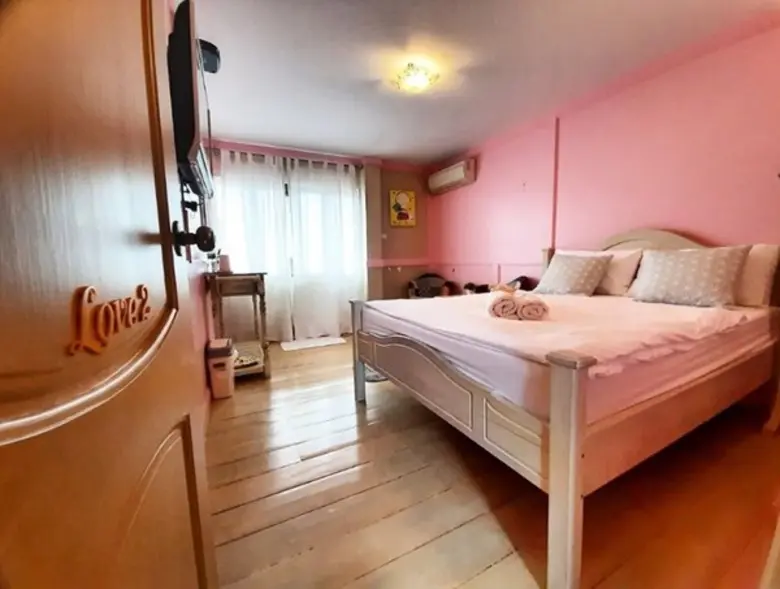 The Royal Chiangkhan Boutique Hotel ชวนเห...