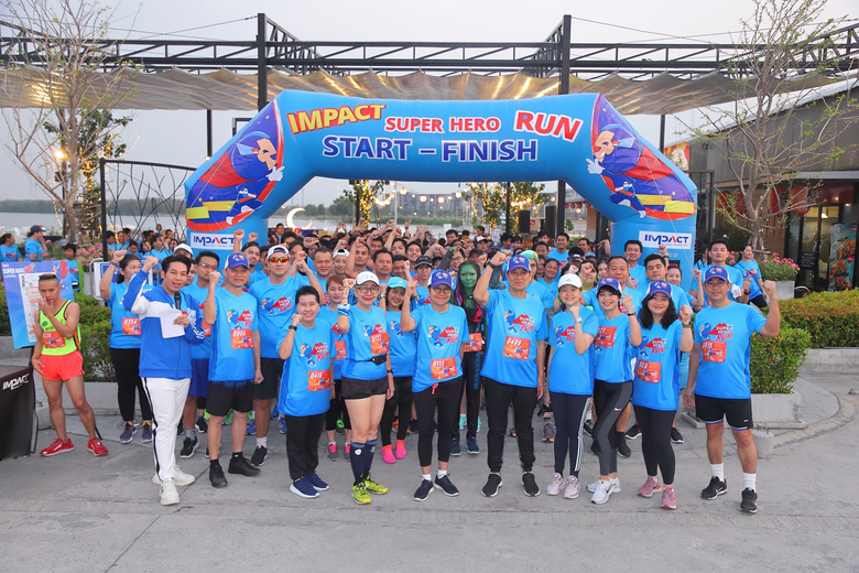 นางสาวกุลวดี จินตวร (กลาง) ผู้อำนวยการบริ...