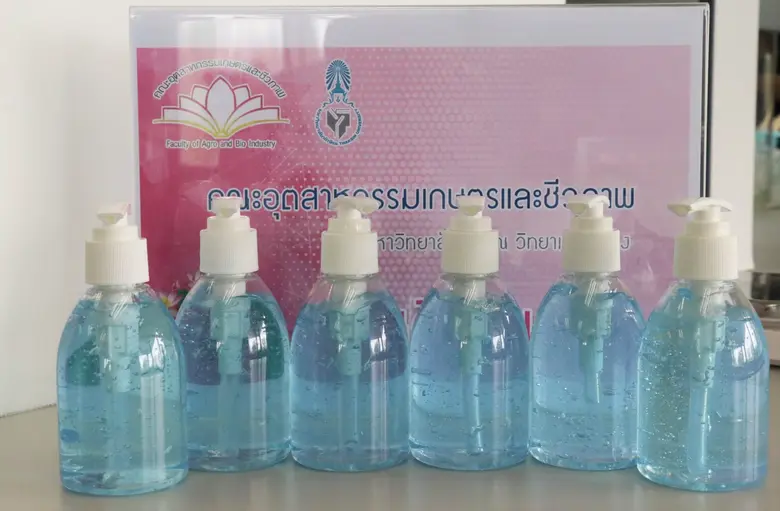 ม.ทักษิณ ผลิตเจลล้างมือสูตรแอลกอฮอล์ 70% เพื่อแจกจ่ายให้กับประชาชนทั่วไป เตรียมพร้อมรับมือสถานการณ์ไวรัสโคโรน่า (Covid-19) ในพื้นที่ภาคใต้