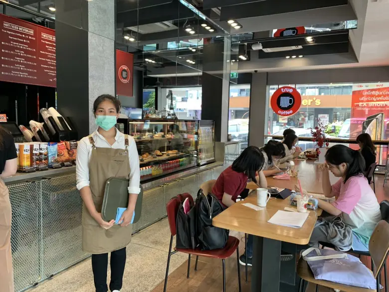 ทรู ยกระดับเข้มทุกช้อปทั่วประเทศ รับมือการแพร่ระบาดเชื้อไวรัส COVID-19 เพิ่มมาตรการ สร้างความเชื่อมั่นทั้งทรูช้อป ทรูคอฟฟี่ ทรูแบรนด์ดิ้งช้อปและทรูสเฟียร์ รวม 580 สาขา พร้อมยืนยันไม่มีพนักงานทรู ติดเชื้อ COVID-19