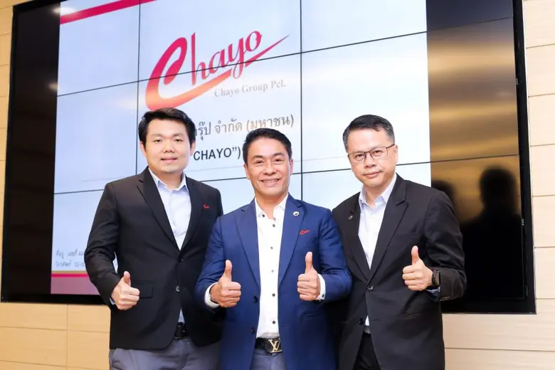 คุณสุขสันต์ ยศะสินธุ์ (กลาง) ประธานเจ้าหน...